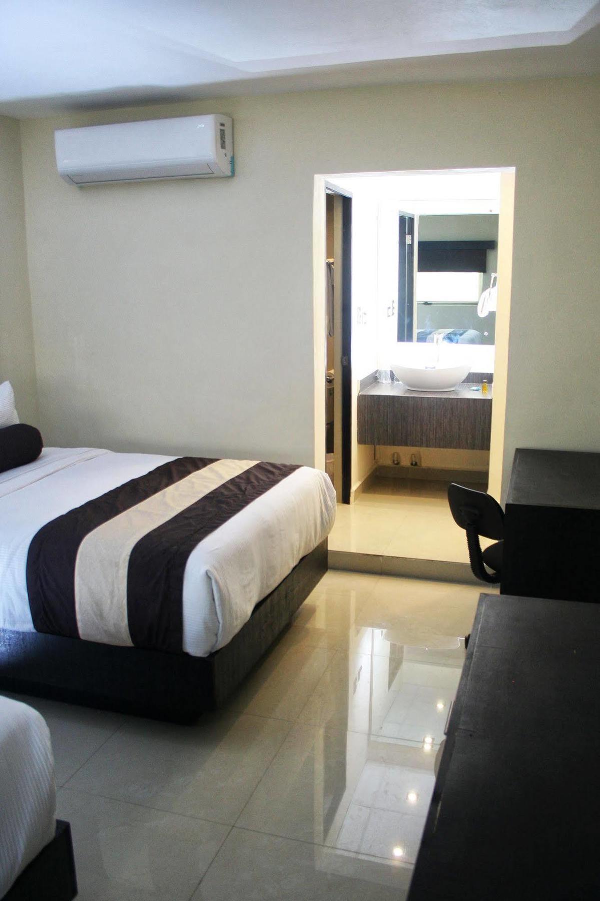Hotel El Camino Inn & Suites Reynosa Exterior foto