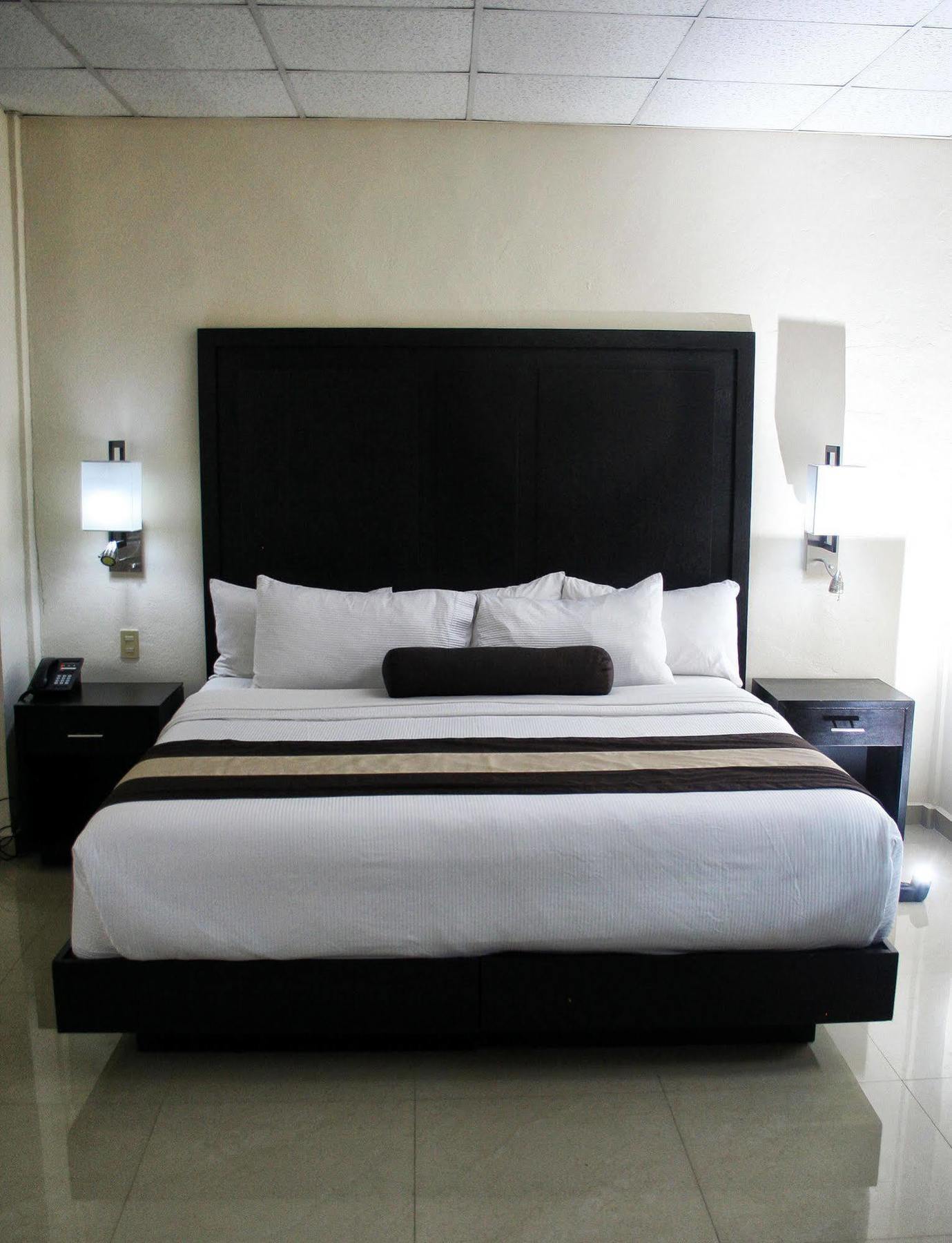 Hotel El Camino Inn & Suites Reynosa Exterior foto