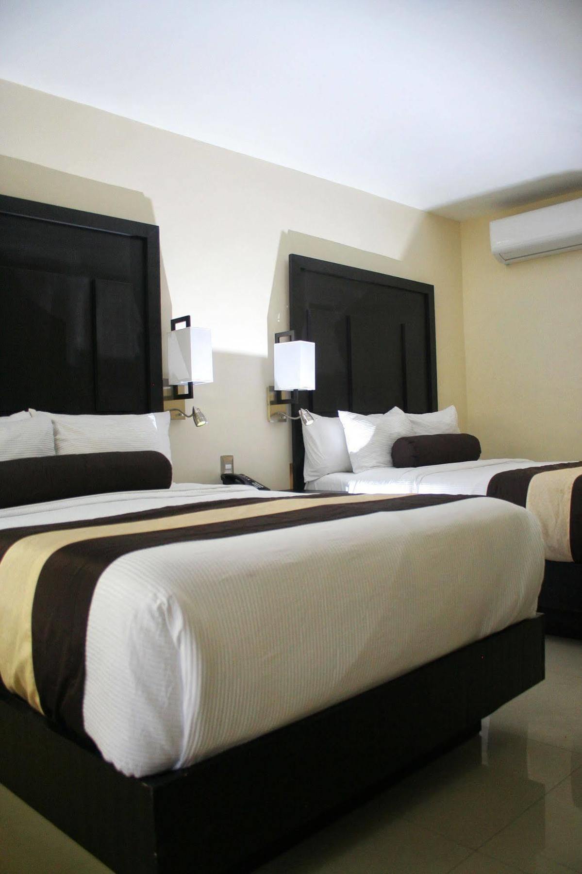 Hotel El Camino Inn & Suites Reynosa Exterior foto